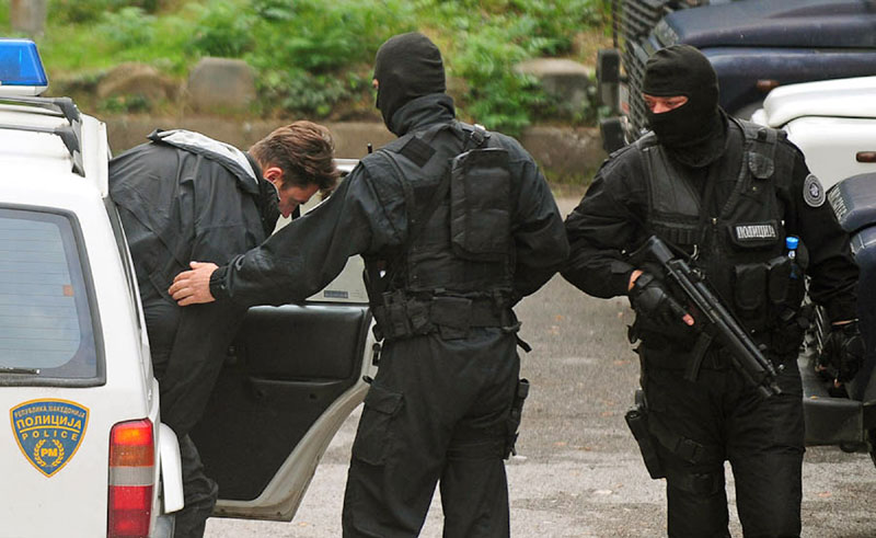 Пијани мушкарац претио да ће ракетама гађати Владу Македоније